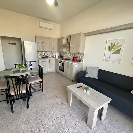 Seafront Apartment With Balcony Overlooking Marina กฮาจ์นซีเลม ภายนอก รูปภาพ