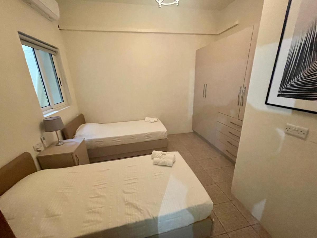 Seafront Apartment With Balcony Overlooking Marina กฮาจ์นซีเลม ภายนอก รูปภาพ