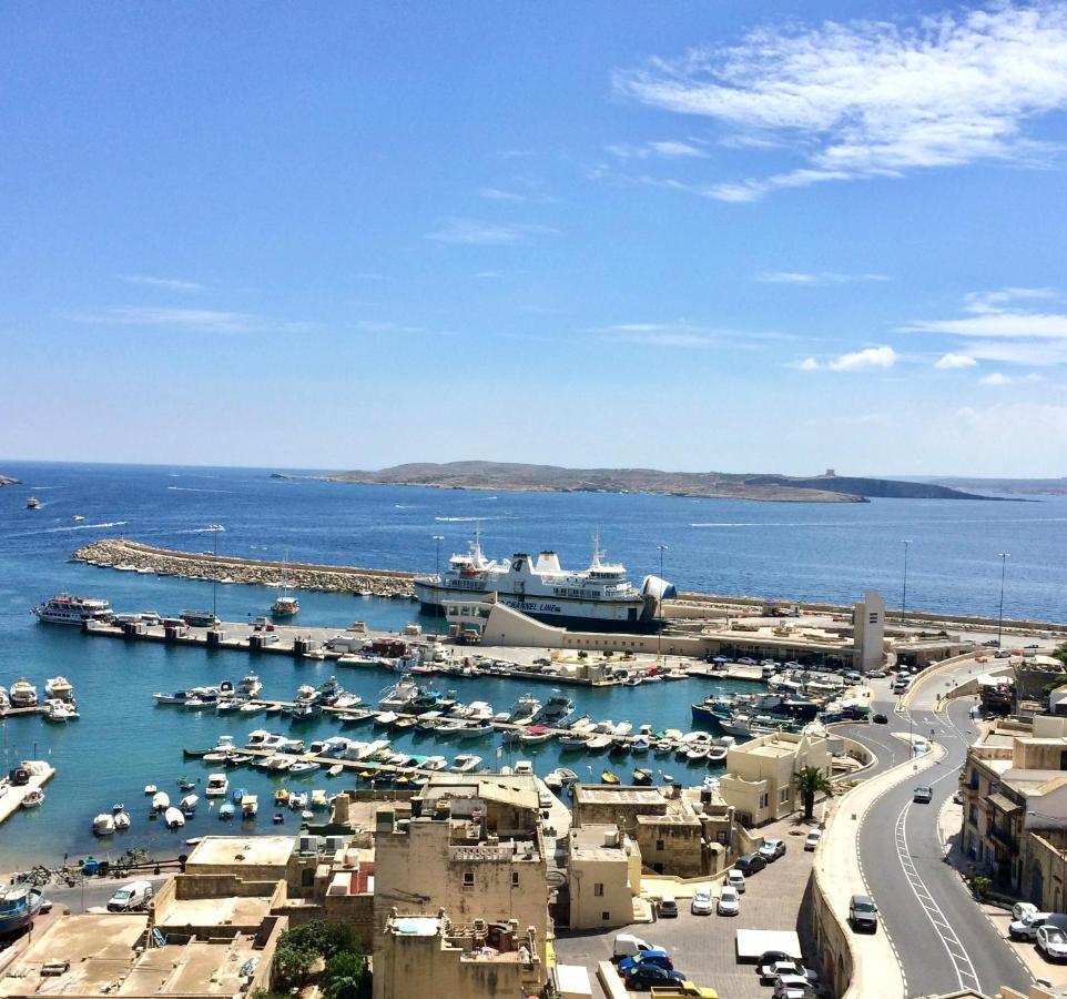 Seafront Apartment With Balcony Overlooking Marina กฮาจ์นซีเลม ภายนอก รูปภาพ